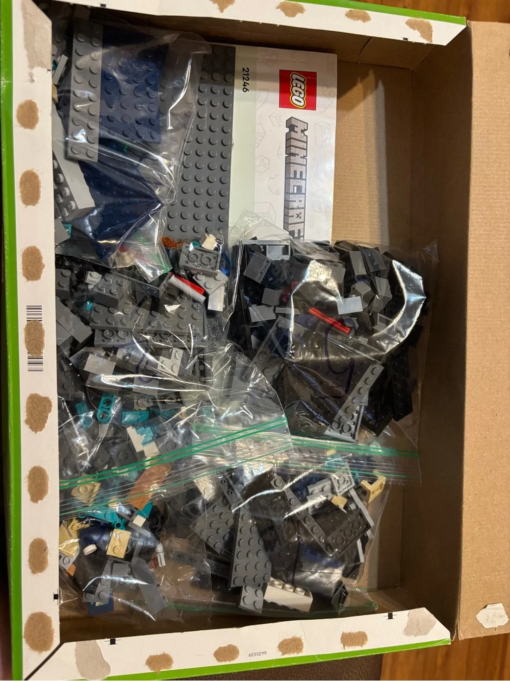 LEGO Minecraft 21246 The Deep Dark Battle set